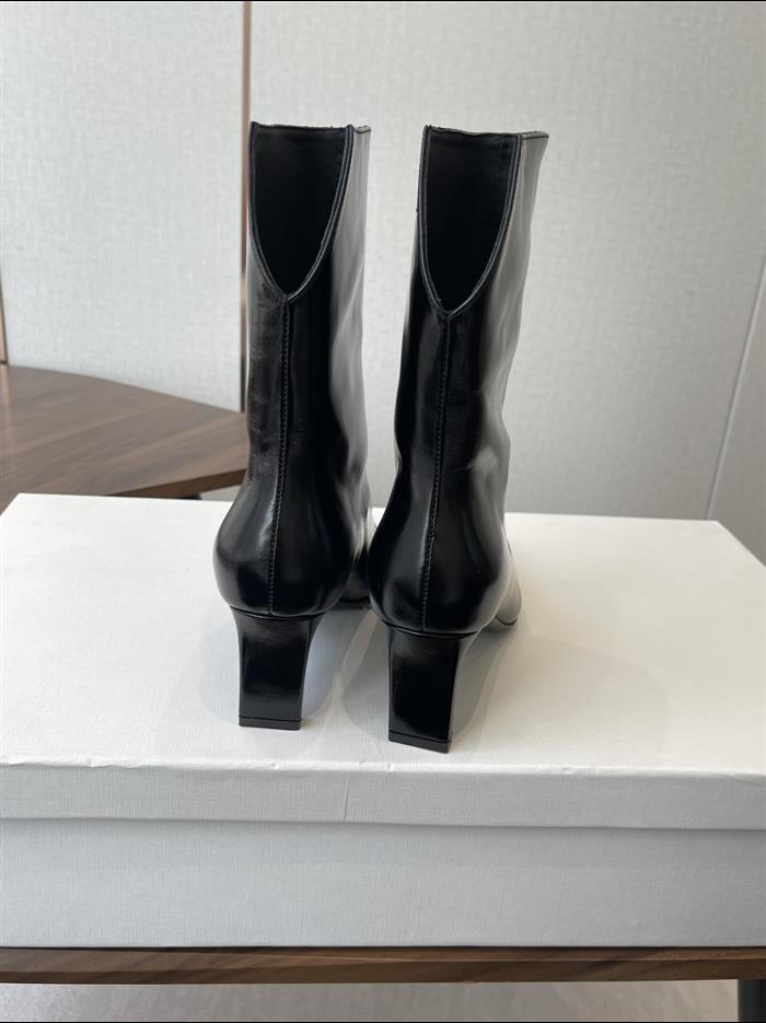 2025112817448495 390